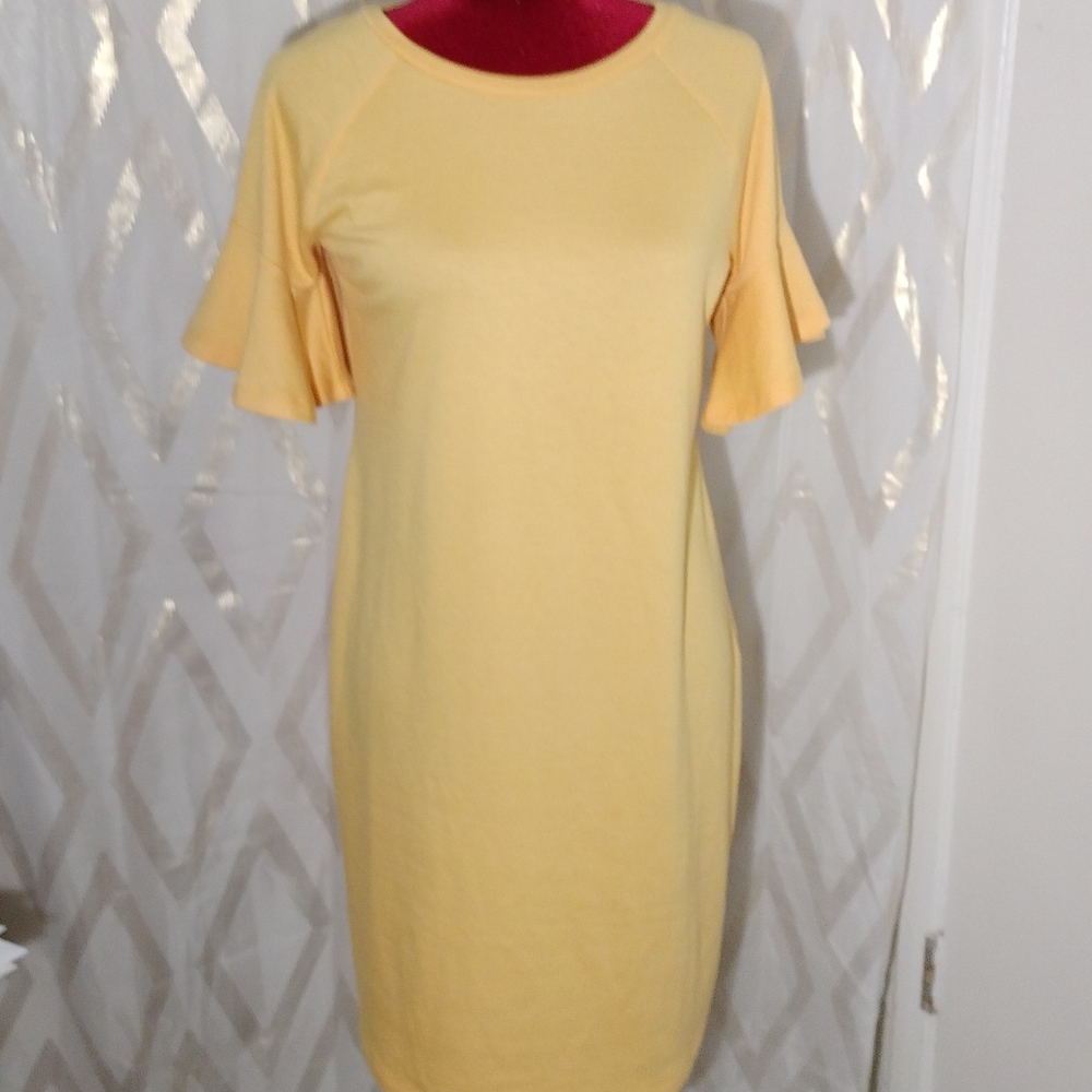 ANA DRESSES, SIZE M, yellow color, short flared sleeves.